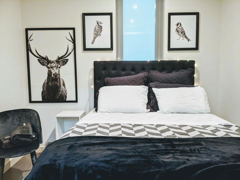 Presidential 3-bed 2-bath, Balcony, With Pool Included - Holiday Adelaide 3