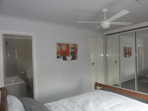 Prime Location & Spacious - Holiday Adelaide 1