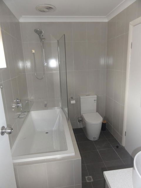 Prime Location & Spacious - Holiday Adelaide 3