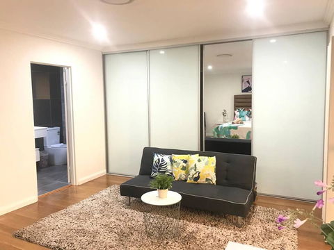 Private Room In Modern, Comfortable Home Stay - Holiday Adelaide 1