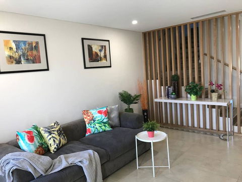 Private Room In Modern, Comfortable Home Stay - Holiday Adelaide 0