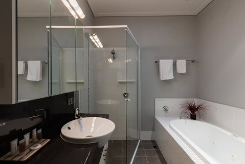 Promenade Executive Apartments - Holiday Adelaide 1