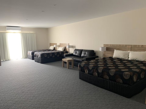 Quality Hotel Sherbourne Terrace - Holiday Adelaide 1