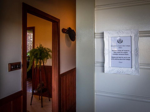 Queen Bee Cottage, Milton - Holiday Adelaide 3
