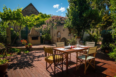 Queen Bee Cottage, Milton - Holiday Adelaide 1