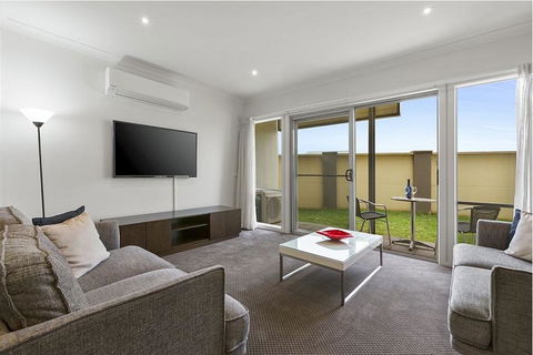 Quest Sanctuary Lakes - Holiday Adelaide 1
