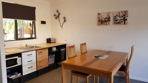 Red Ochre - Large 1BR With Private Courtyard - Holiday Adelaide 1