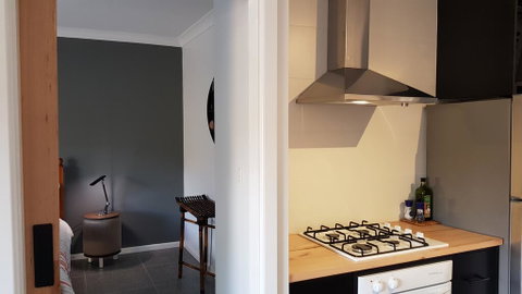 Red Ochre - Large 1BR With Private Courtyard - Holiday Adelaide 3