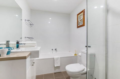 Relax In A Spacious & Modern Townhouse In Asquith - Holiday Adelaide 1