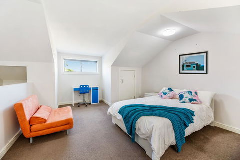 Relax In A Spacious & Modern Townhouse In Asquith - Holiday Adelaide 3