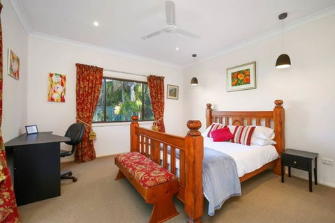 Relaxing Queen Sized Room With En-Suite - Holiday Adelaide 0