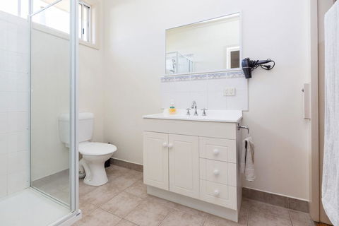 RENOVATED BEACH BEAUTY - ROSEBUD - Holiday Adelaide 0