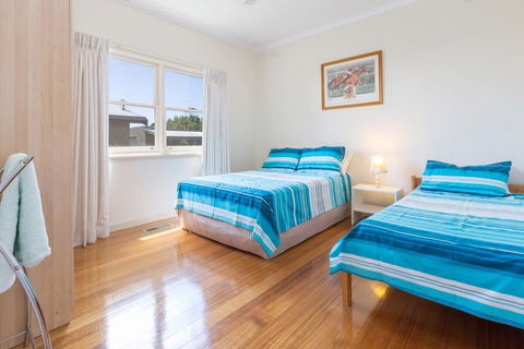 RENOVATED BEACH BEAUTY - ROSEBUD - Holiday Adelaide 1