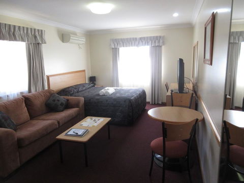 Riviera Executive Suites - Holiday Adelaide 1