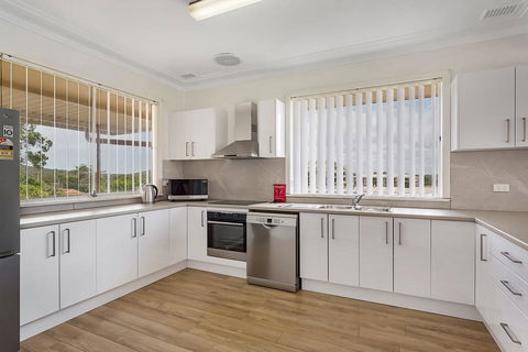 Ronald Avenue, 57 - Holiday Adelaide 3