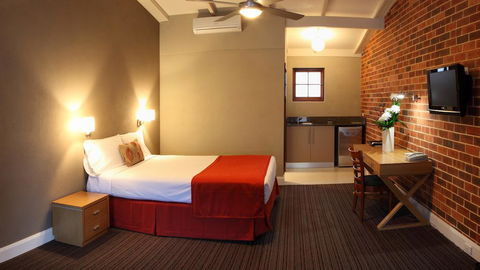 Rose & Crown Hotel - Holiday Adelaide 1