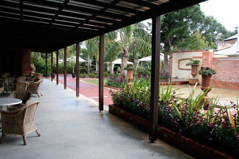 Rose & Crown Hotel - Holiday Adelaide 3