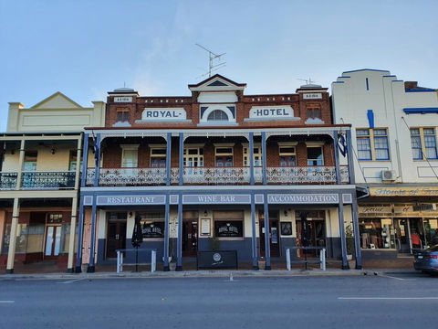Royal Hotel - Holiday Adelaide 0