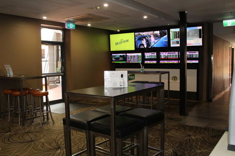Royal Hotel Orange - Holiday Adelaide 2