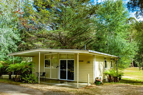 Russell Falls Holiday Cottages - Holiday Adelaide 0