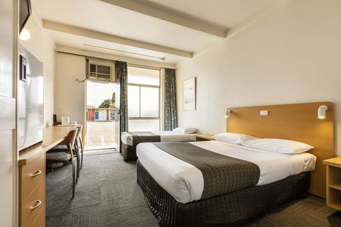 Sandbelt Club Hotel - Holiday Adelaide 2