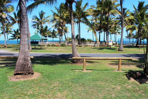 Sarina Beach Motel - Holiday Adelaide 1