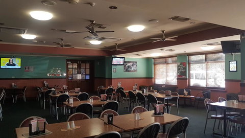 Sarina Hotel - Holiday Adelaide 3