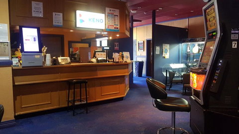 Sarina Hotel - Holiday Adelaide 2