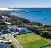 Sea breeze Esplanade Beachfront Close Marina Hervey Bay - Holiday Adelaide
