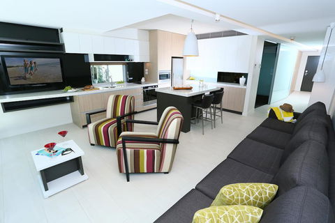 Seahaven Noosa Beachfront Resort - Holiday Adelaide 3