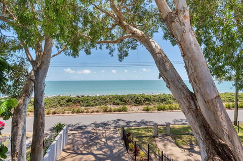 Seascape Luxury Beachfront House - Holiday Adelaide 2