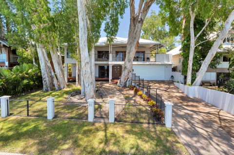 Seascape Luxury Beachfront House - Holiday Adelaide 1