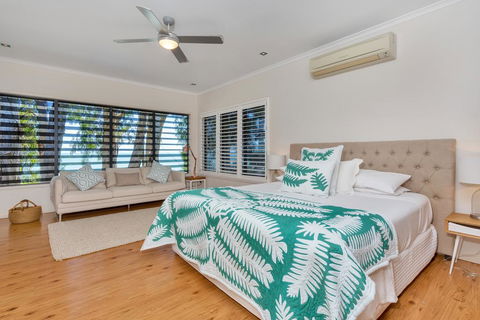 Seascape Luxury Beachfront House - Holiday Adelaide 0
