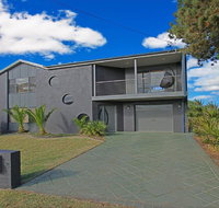 Seaside Escape - at Jones Beach swimming pool - Holiday Adelaide