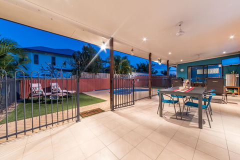 Seaside Hideaway- Hideaway Bay - Holiday Adelaide 1