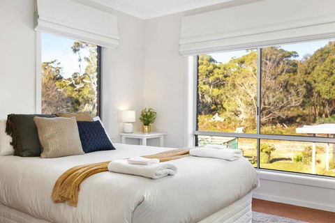 SEASIDE SERENITY 1 - Holiday Adelaide 1