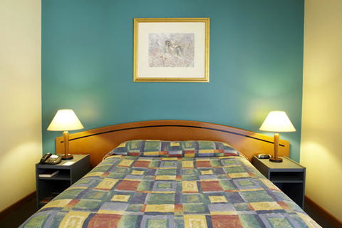 Seasons Hotel Newman - Holiday Adelaide 2