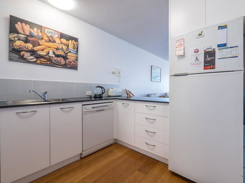 Seaspray U4, 21 Warne Tce - Holiday Adelaide 2