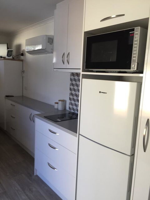 Self Contained Cabin - Holiday Adelaide 2
