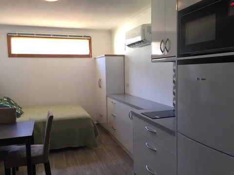Self Contained Cabin - Holiday Adelaide 3