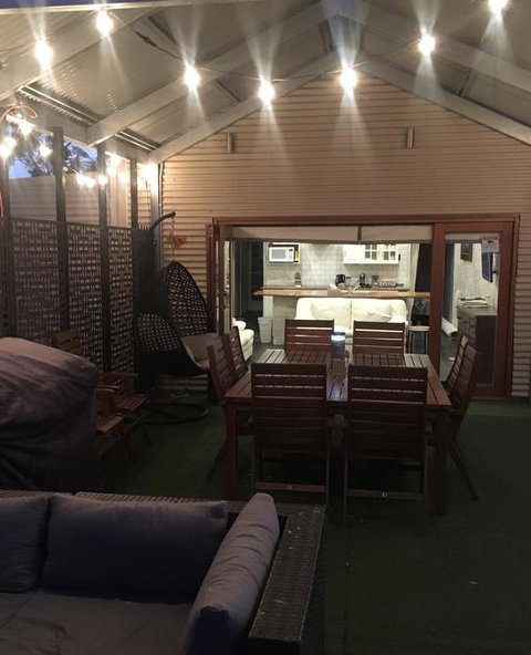 Shack Built Over The Murray River - Holiday Adelaide 3