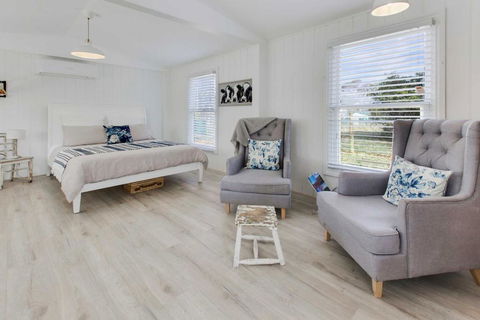 Shearers Cottage - Pet Friendly Holiday Accommodation - Holiday Adelaide 0