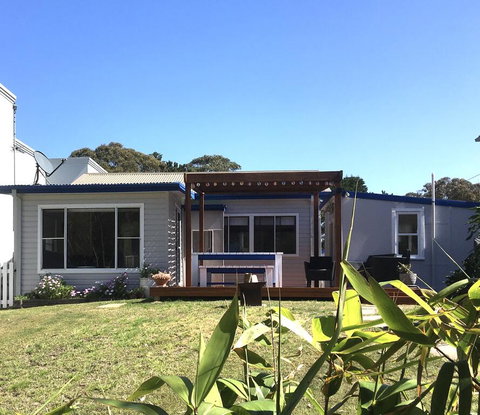 Shellharbour Beach Cottage - Walk Onto Patrolled Beach With Flags In Summer - Holiday Adelaide 1