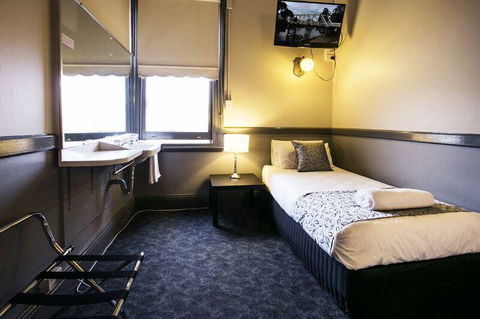 Shenanigans At The Imperial - Holiday Adelaide 1