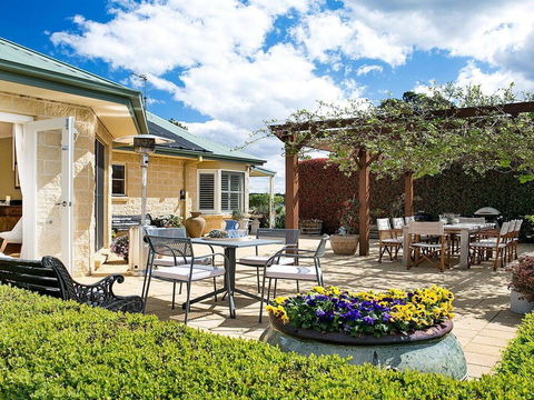 Sinden Park - Garden, Swimming Pool, Rural Vistas - Holiday Adelaide 0