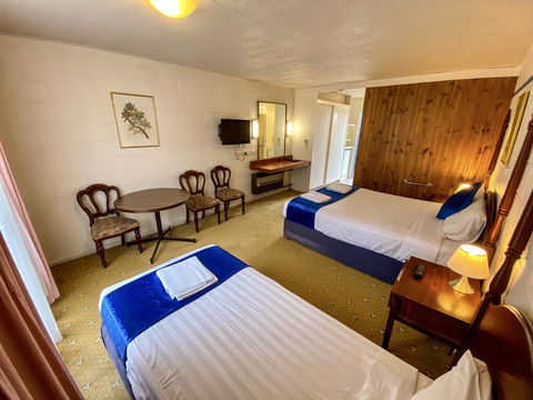 Snow Season Motor Inn - Holiday Adelaide 2
