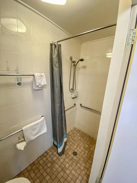 Snow Season Motor Inn - Holiday Adelaide 3