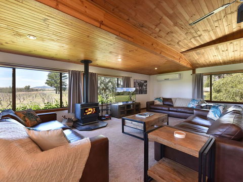 Soldiers Cottage Picturebook Vineyard Home - Holiday Adelaide 1