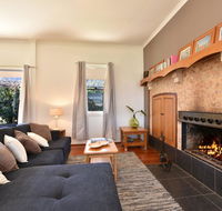 Somerville Wines Farmstay in Broke super cute house on working farm. Walk for miles. - Holiday Adelaide
