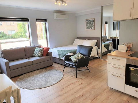 South Terrace 'Nesuto' + Smart TV + WiFi - Holiday Adelaide 2